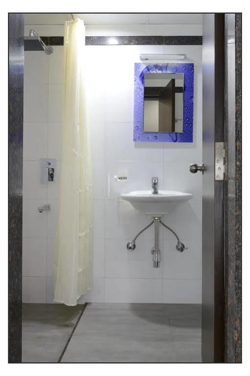 Oyo 710 Hotel Kshitij Pune Eksteriør billede