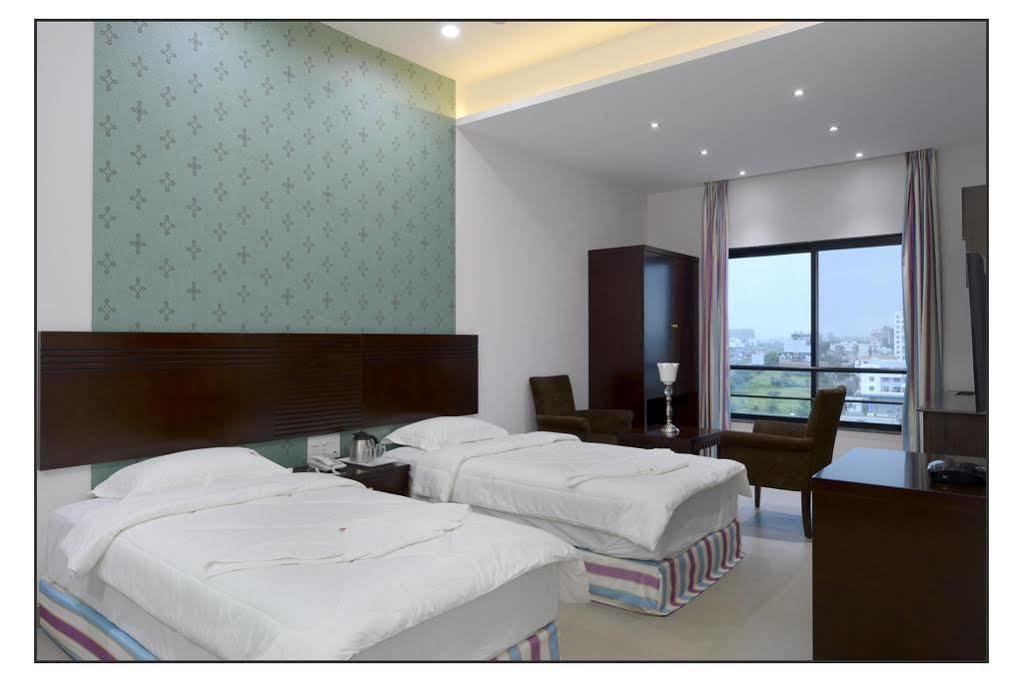 Oyo 710 Hotel Kshitij Pune Eksteriør billede