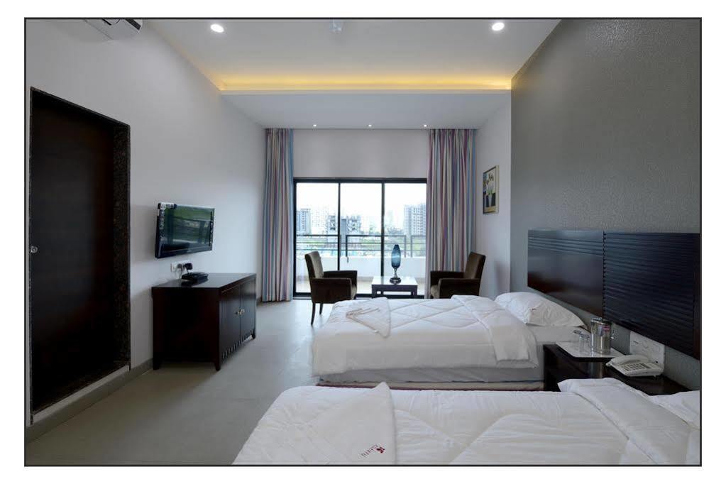 Oyo 710 Hotel Kshitij Pune Eksteriør billede