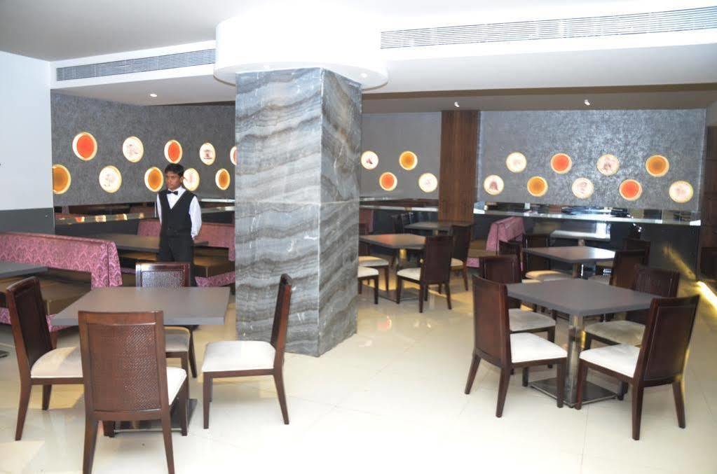 Oyo 710 Hotel Kshitij Pune Eksteriør billede
